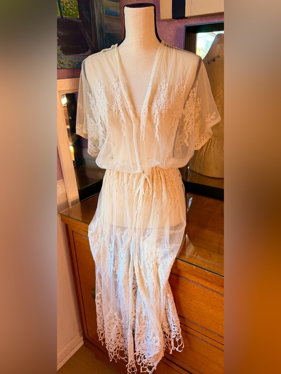 Beulah Other - Alluring Beulah Lace embroidered Sheer Lace Duster Robe in Ivory
